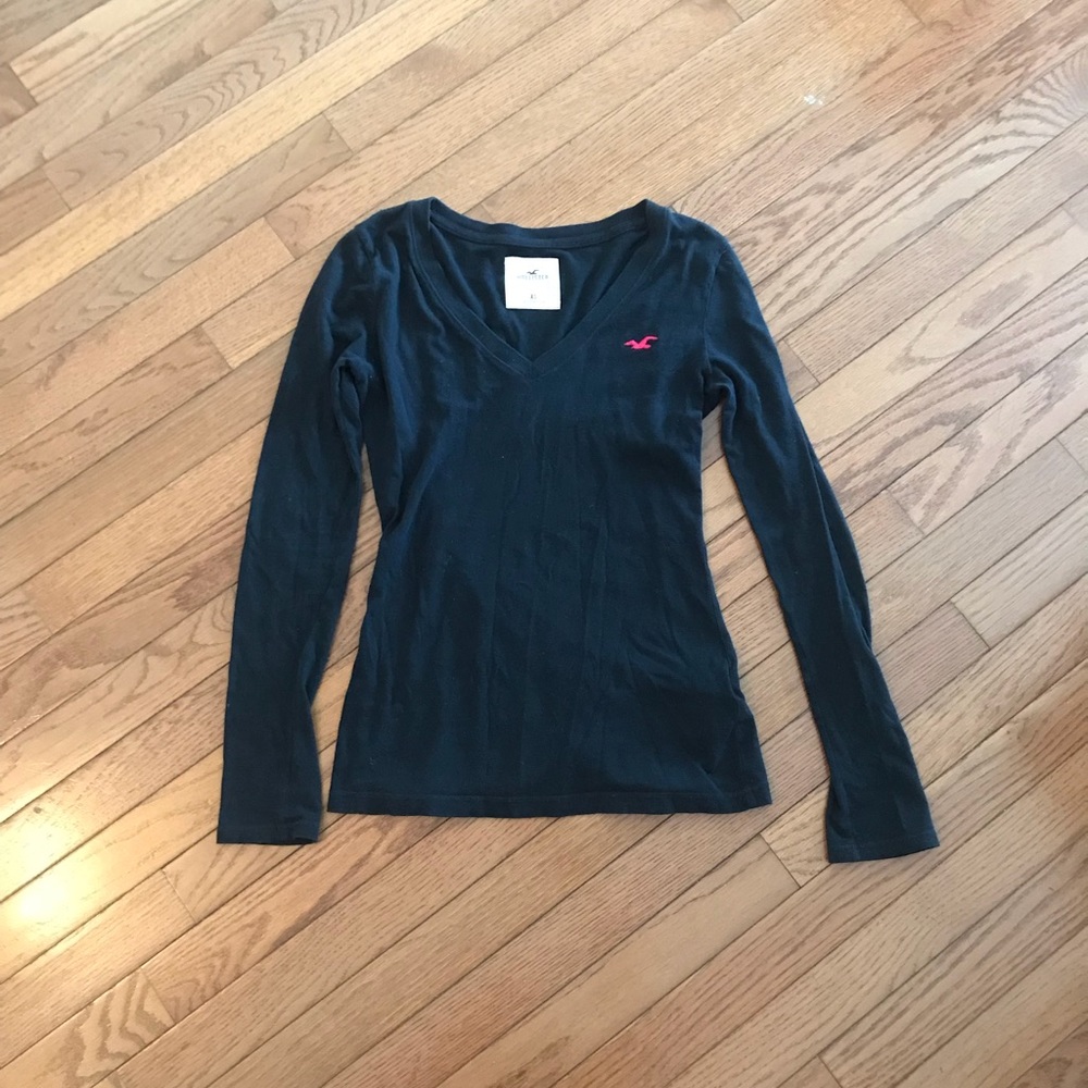 Hollister dark navy long sleeve v-neck